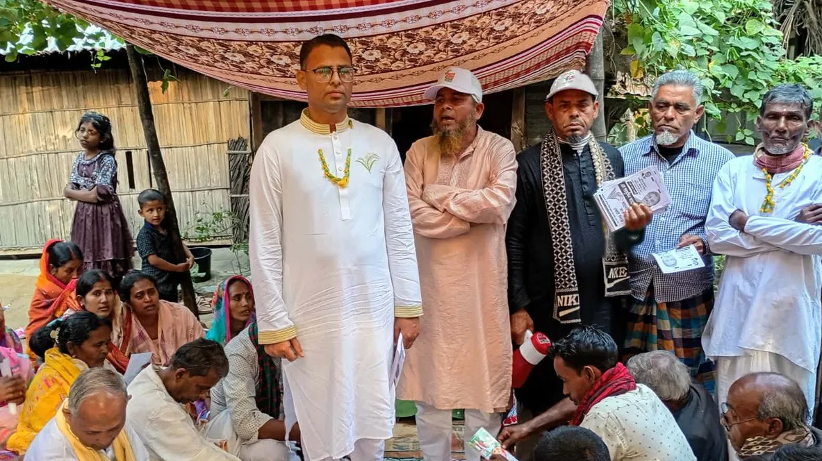 সাতলায় হিন্দু ধর্মাবলম্বীদের কাছে ধানের শীষে ভোট চাইলেন যুগ্ম সাধারণ সম্পাদক মিন্টু মিয়া 